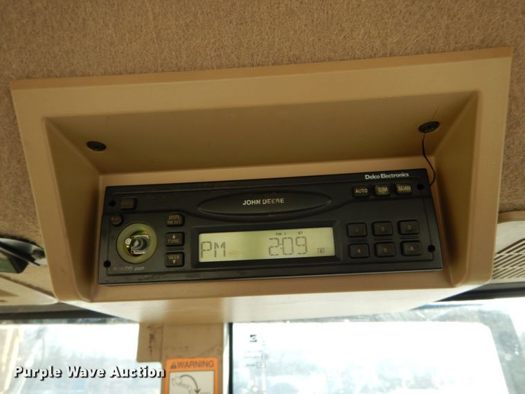 image for item GC9434 2000 John Deere 7210 tractor