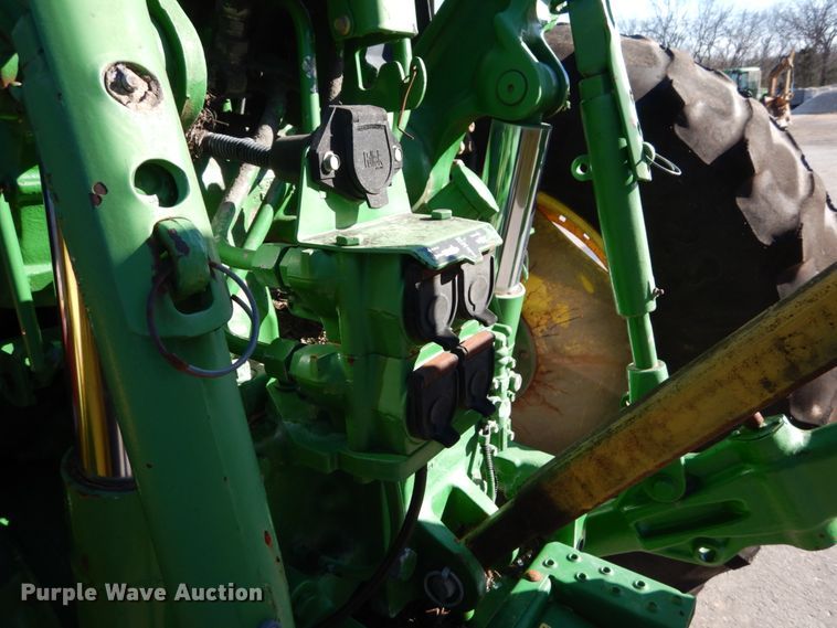 image for item GC9434 2000 John Deere 7210 tractor