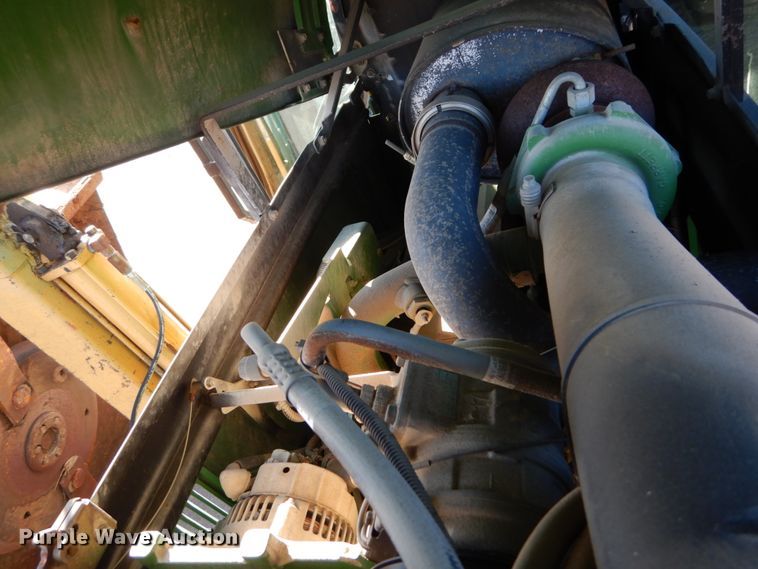 image for item GC9434 2000 John Deere 7210 tractor