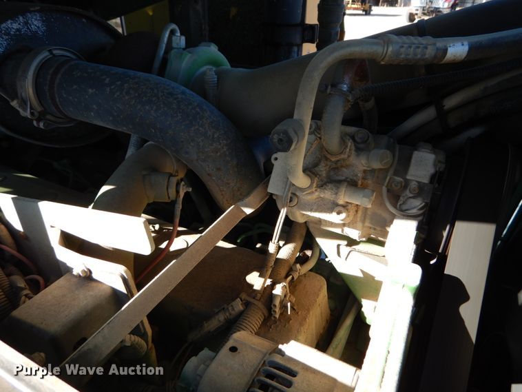 image for item GC9434 2000 John Deere 7210 tractor