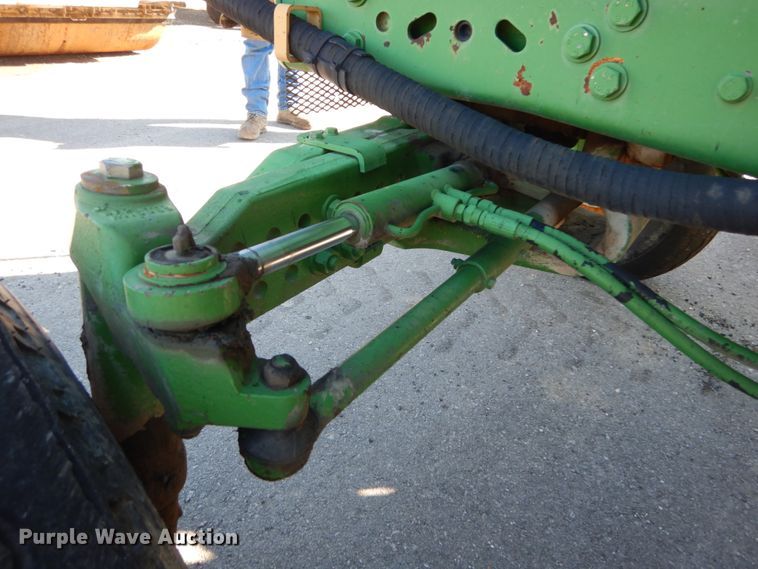 image for item GC9434 2000 John Deere 7210 tractor