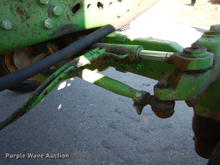 image for item GC9434 2000 John Deere 7210 tractor