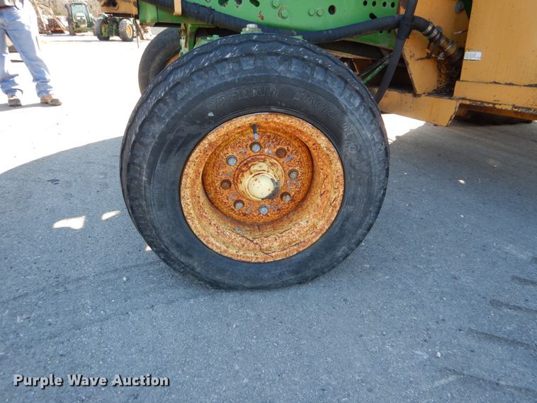 image for item GC9434 2000 John Deere 7210 tractor