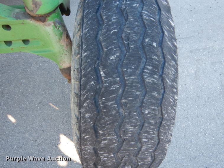 image for item GC9434 2000 John Deere 7210 tractor