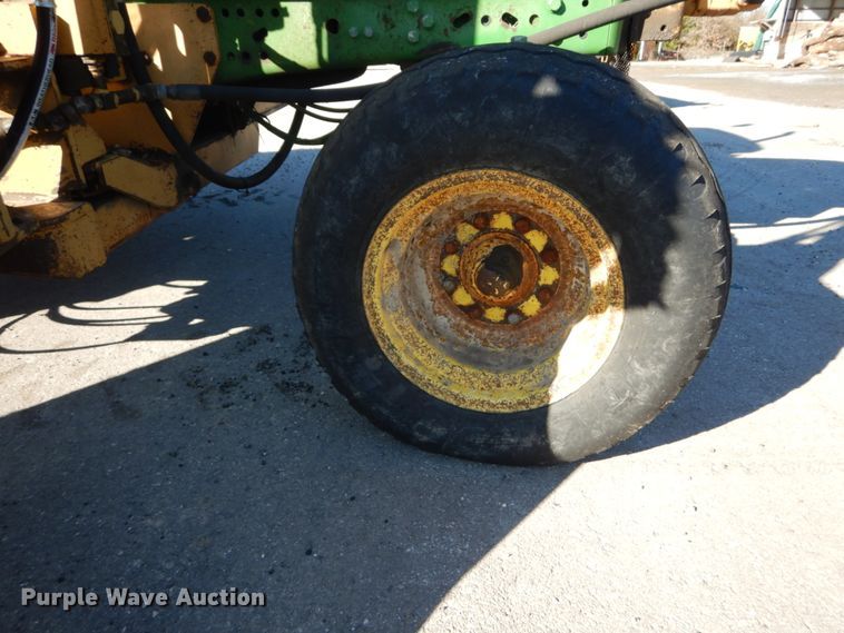 image for item GC9434 2000 John Deere 7210 tractor