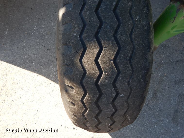 image for item GC9434 2000 John Deere 7210 tractor