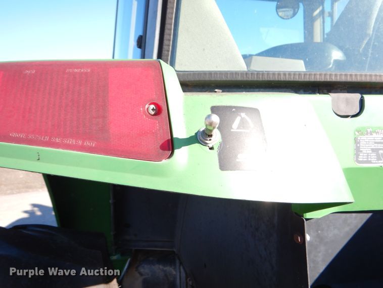 image for item GC9434 2000 John Deere 7210 tractor