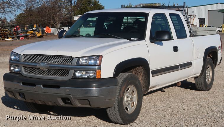 image for item GD9888 2004 Chevrolet Silverado 1500 Ext. Cab pickup truck