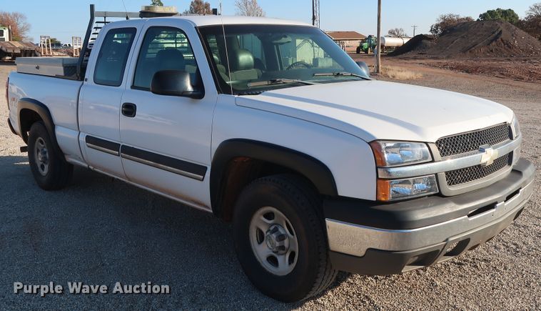 image for item GD9888 2004 Chevrolet Silverado 1500 Ext. Cab pickup truck