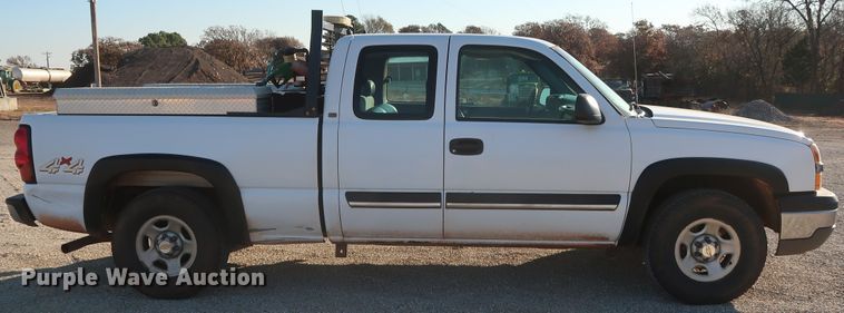 image for item GD9888 2004 Chevrolet Silverado 1500 Ext. Cab pickup truck