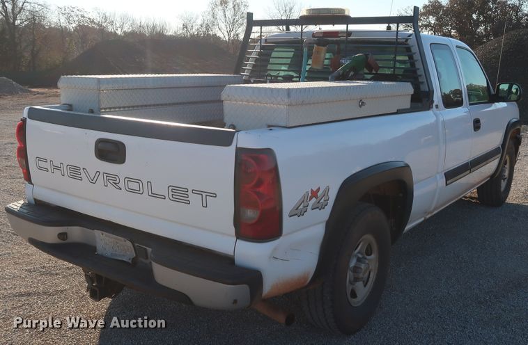 image for item GD9888 2004 Chevrolet Silverado 1500 Ext. Cab pickup truck