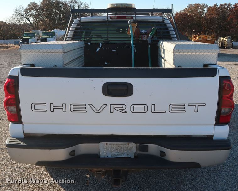 image for item GD9888 2004 Chevrolet Silverado 1500 Ext. Cab pickup truck