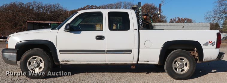 image for item GD9888 2004 Chevrolet Silverado 1500 Ext. Cab pickup truck