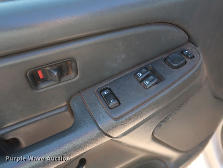 image for item GD9888 2004 Chevrolet Silverado 1500 Ext. Cab pickup truck