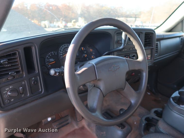 image for item GD9888 2004 Chevrolet Silverado 1500 Ext. Cab pickup truck