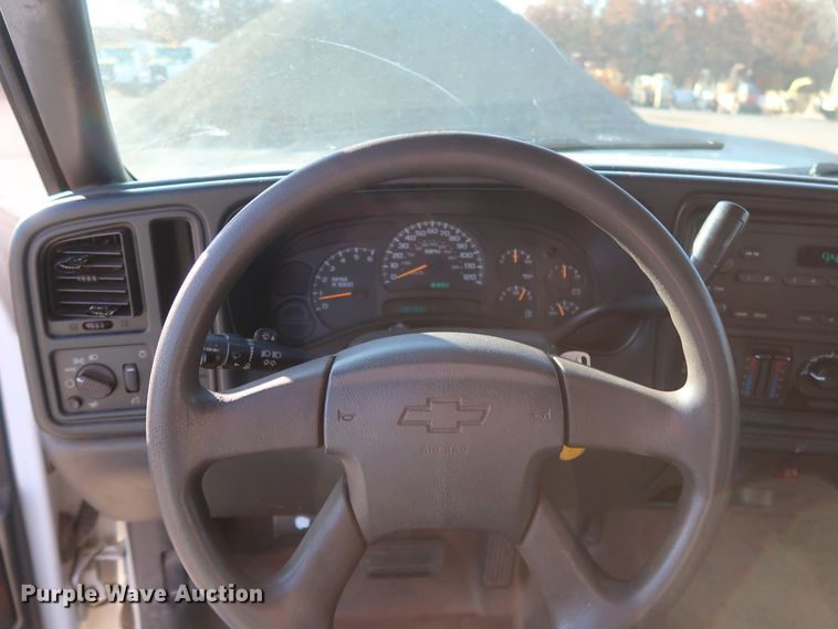 image for item GD9888 2004 Chevrolet Silverado 1500 Ext. Cab pickup truck