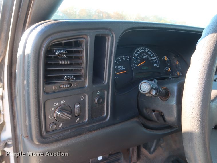 image for item GD9888 2004 Chevrolet Silverado 1500 Ext. Cab pickup truck