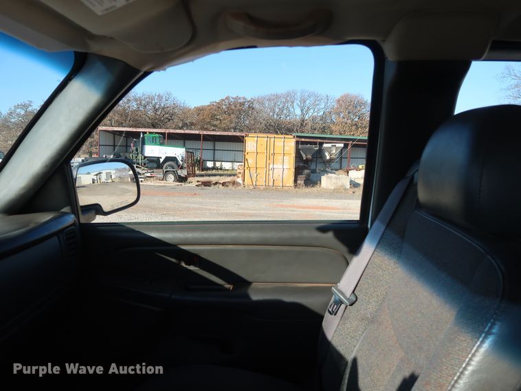 image for item GD9888 2004 Chevrolet Silverado 1500 Ext. Cab pickup truck