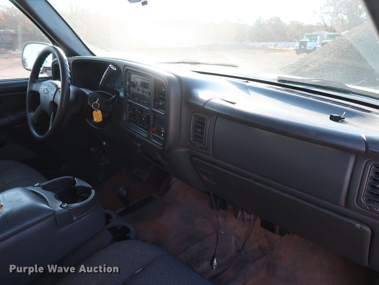 image for item GD9888 2004 Chevrolet Silverado 1500 Ext. Cab pickup truck