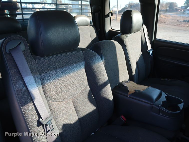 image for item GD9888 2004 Chevrolet Silverado 1500 Ext. Cab pickup truck