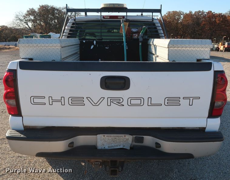 image for item GD9888 2004 Chevrolet Silverado 1500 Ext. Cab pickup truck