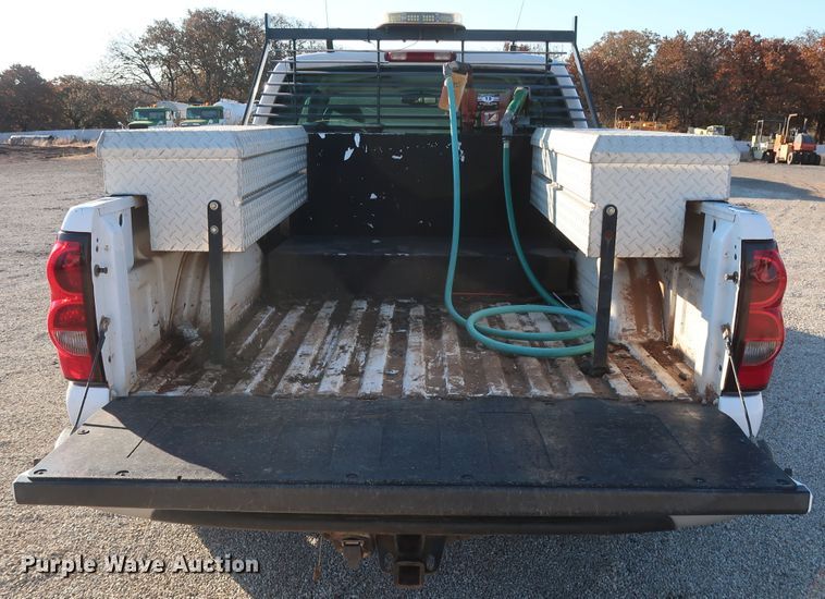 image for item GD9888 2004 Chevrolet Silverado 1500 Ext. Cab pickup truck