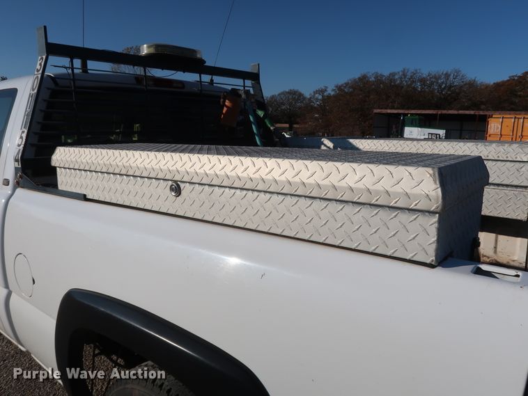 image for item GD9888 2004 Chevrolet Silverado 1500 Ext. Cab pickup truck