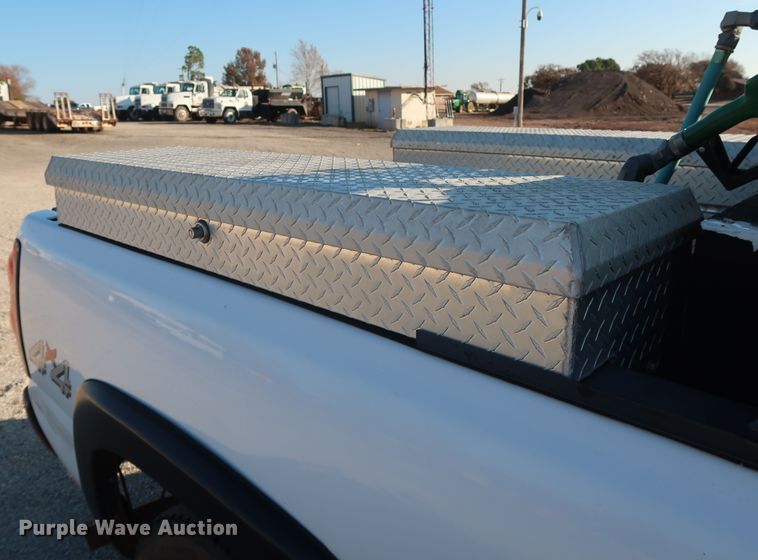 image for item GD9888 2004 Chevrolet Silverado 1500 Ext. Cab pickup truck