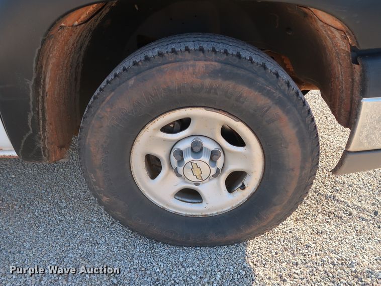 image for item GD9888 2004 Chevrolet Silverado 1500 Ext. Cab pickup truck