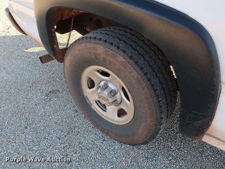 image for item GD9888 2004 Chevrolet Silverado 1500 Ext. Cab pickup truck