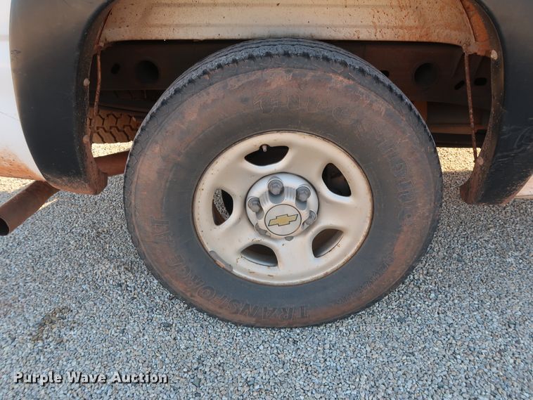 image for item GD9888 2004 Chevrolet Silverado 1500 Ext. Cab pickup truck