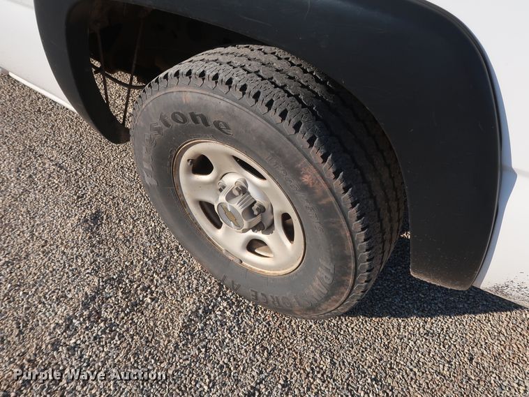 image for item GD9888 2004 Chevrolet Silverado 1500 Ext. Cab pickup truck