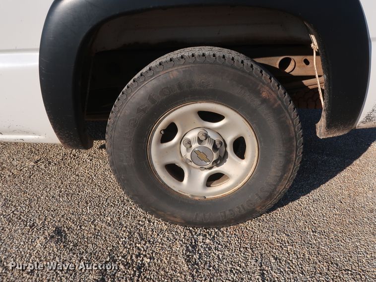 image for item GD9888 2004 Chevrolet Silverado 1500 Ext. Cab pickup truck