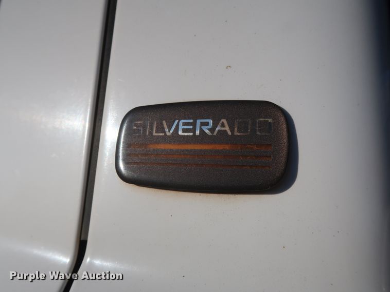 image for item GD9888 2004 Chevrolet Silverado 1500 Ext. Cab pickup truck