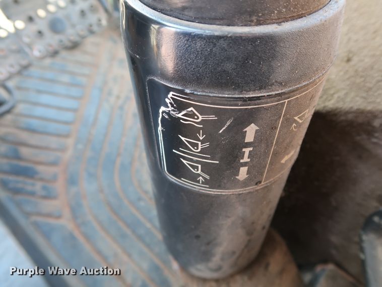 image for item GD9893 1998 John Deere 5510 MFWD tractor