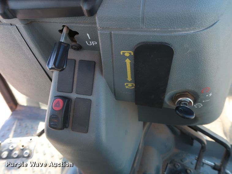 image for item GD9894 2011 McCormick T110 Max MFWD tractor