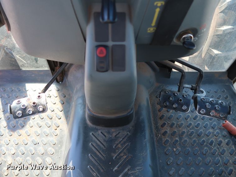 image for item GD9894 2011 McCormick T110 Max MFWD tractor