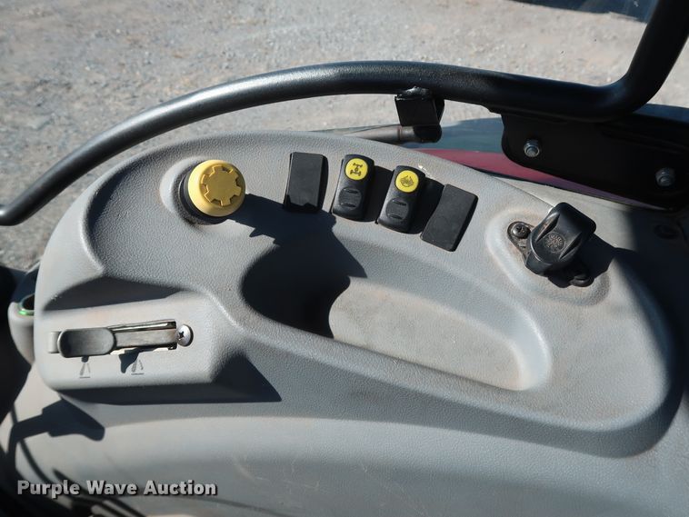 image for item GD9894 2011 McCormick T110 Max MFWD tractor