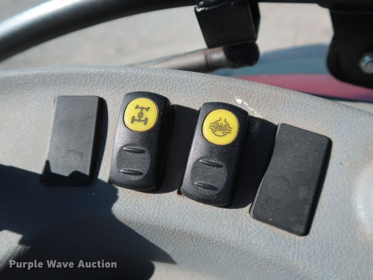 image for item GD9894 2011 McCormick T110 Max MFWD tractor