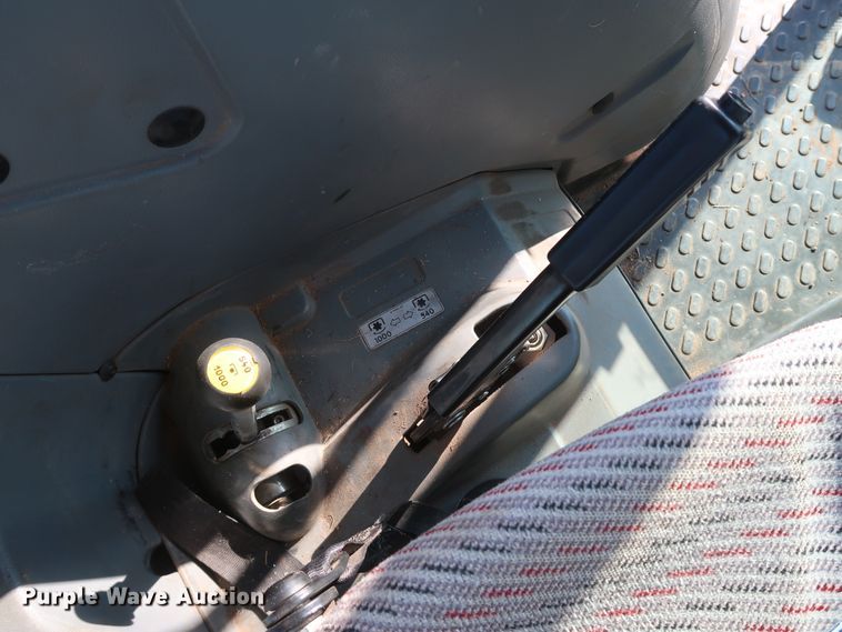 image for item GD9894 2011 McCormick T110 Max MFWD tractor