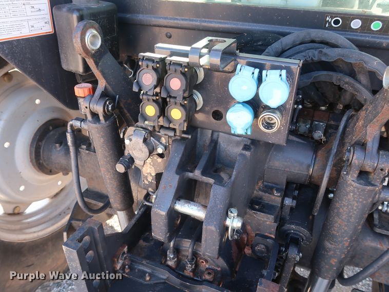 image for item GD9894 2011 McCormick T110 Max MFWD tractor