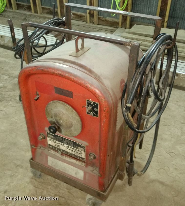 image for item GE9542 Lincoln Idealarc 250 arc welder