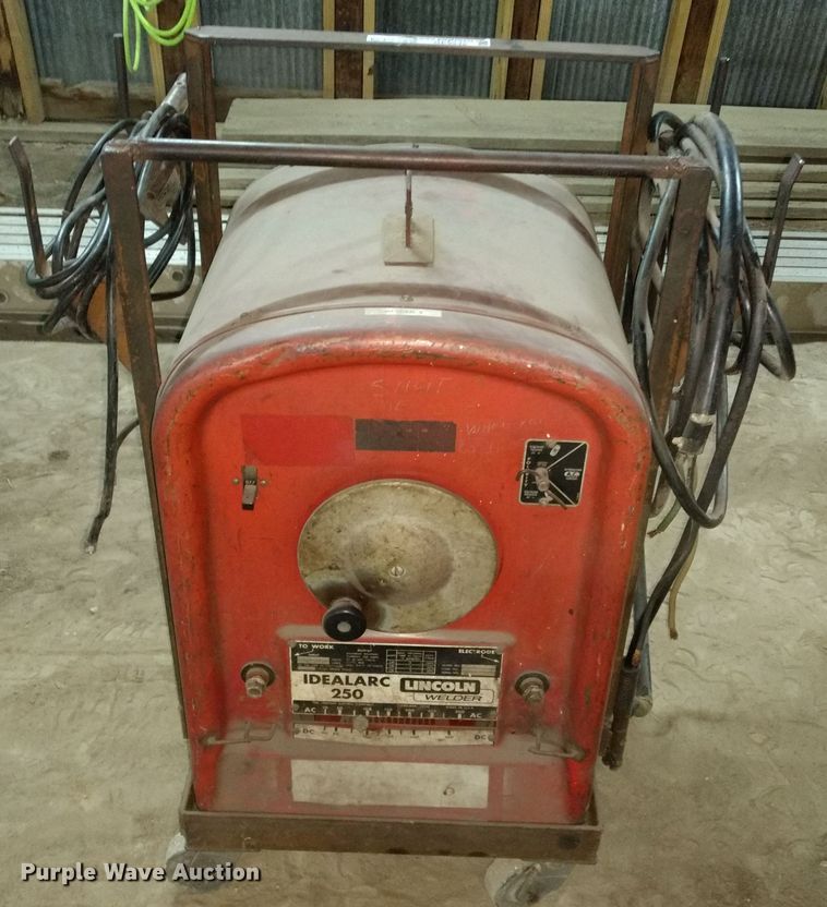 image for item GE9542 Lincoln Idealarc 250 arc welder