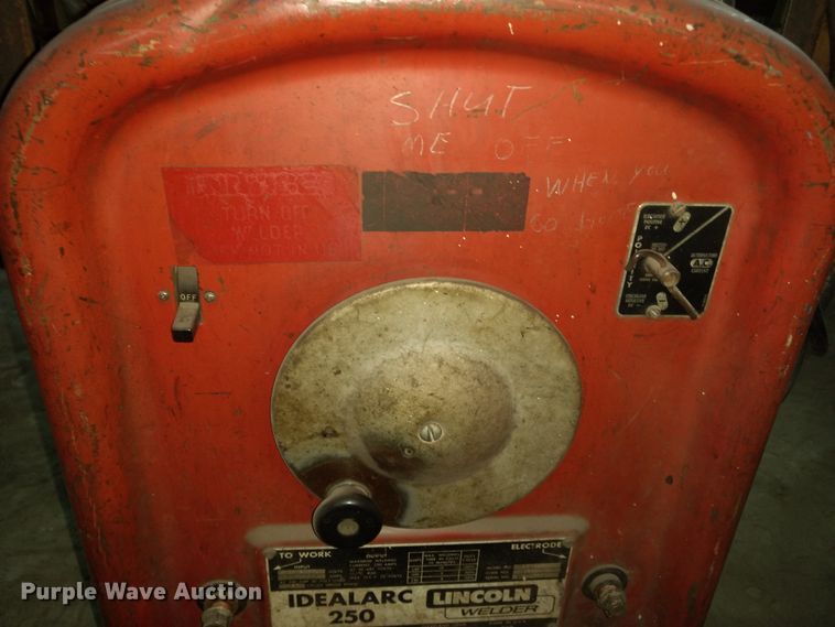 image for item GE9542 Lincoln Idealarc 250 arc welder
