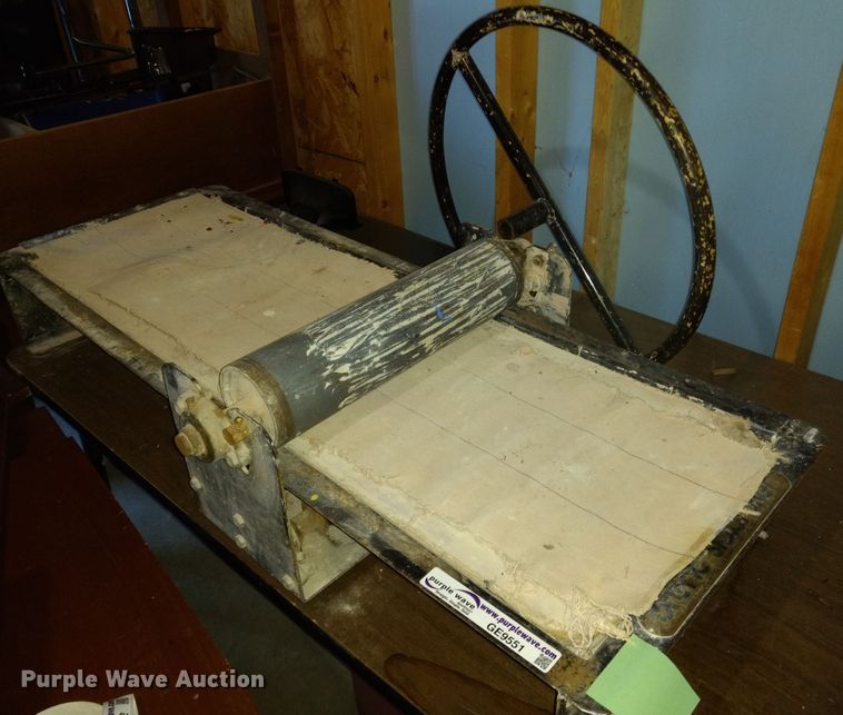 image for item GE9551 Brent slab roller