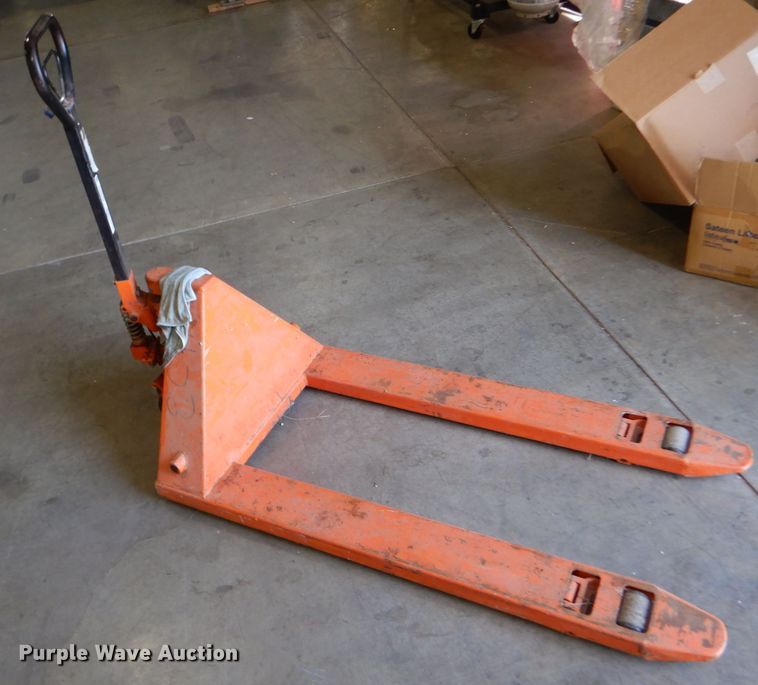 Zenith pallet jack in Ellsworth, KS Item GE9575 sold Purple Wave