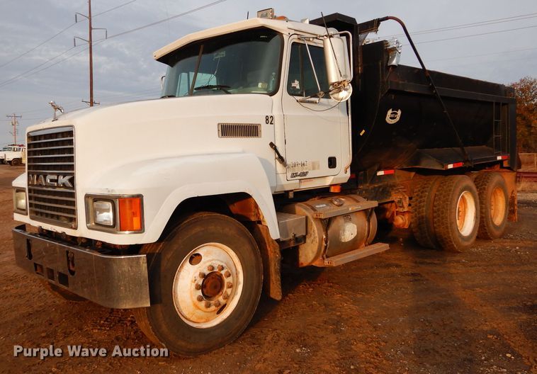 image for item GF9759 1996 Mack CH613 dump truck