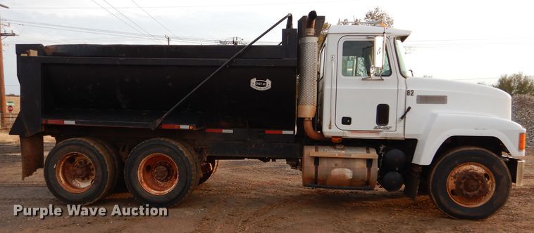 image for item GF9759 1996 Mack CH613 dump truck