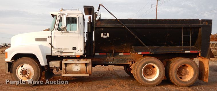 image for item GF9759 1996 Mack CH613 dump truck