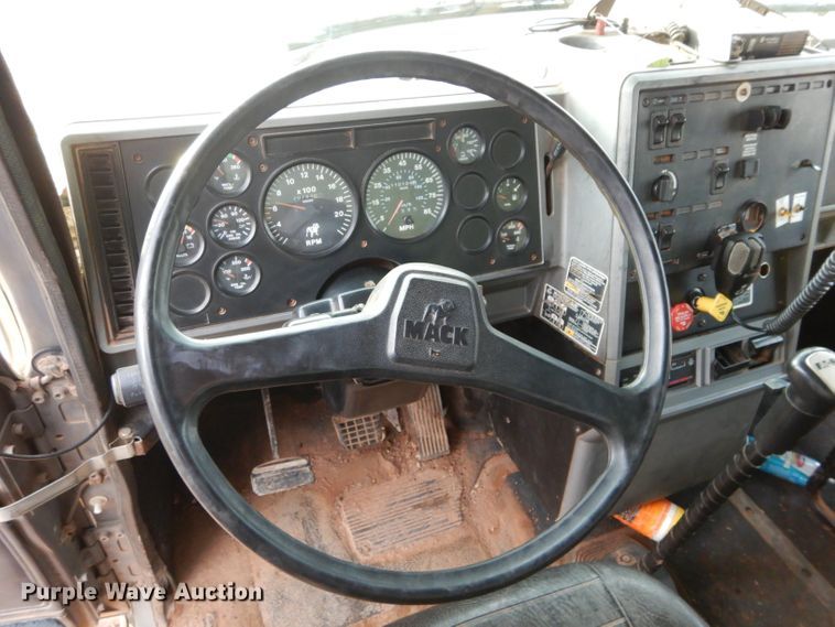 image for item GF9759 1996 Mack CH613 dump truck